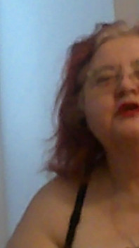 Vicki, Infirmière Rousse BBW Mature, Vous Parle Pendant Qu’elle Fait Un Rouge À Lèvres Vidéo Pour Vous !