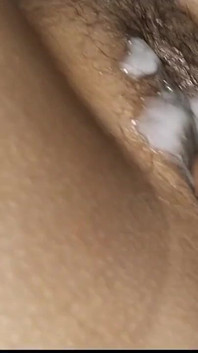 Těsná kundička Desi Bhabhi tvrdě ošukaná devarem v bengálské audio