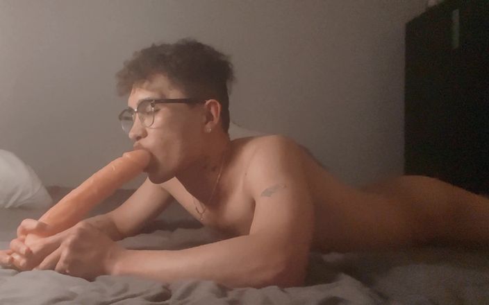 Hot Asian studio: 同性恋男孩twk有一些乐趣。