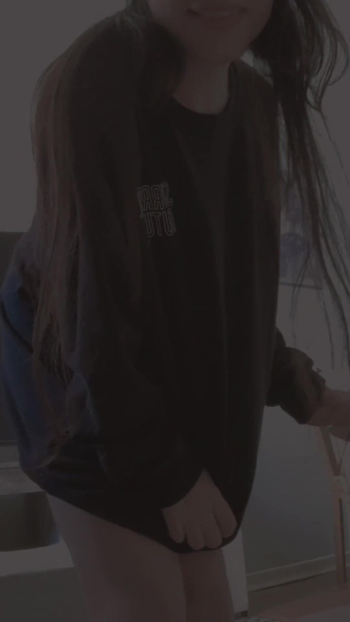Hana Lily: Me corro tan rápido masturbándome así!