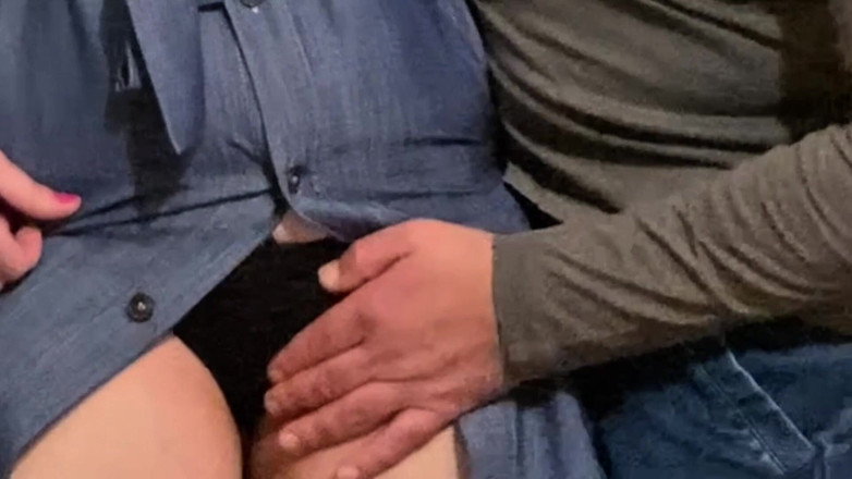 PriyaNaavya: 옴!! 지하철에서 내 드레스 아래 낯선 사람의 손