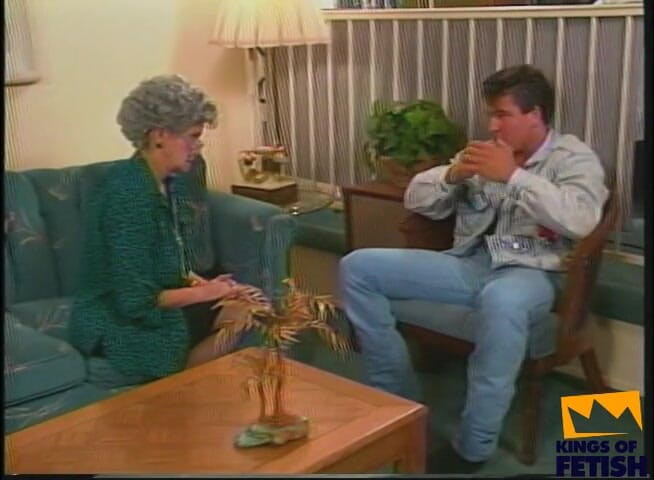 Fixed on Mature: Nadržená babička učí mladého chlapa, jak jí ošukat chlupatou kundičku