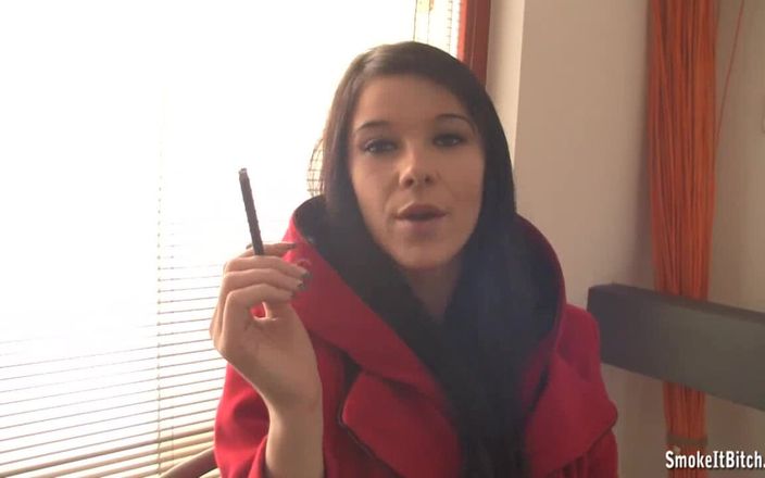 Smoke it bitch: Czerwona dama seksowny palacz