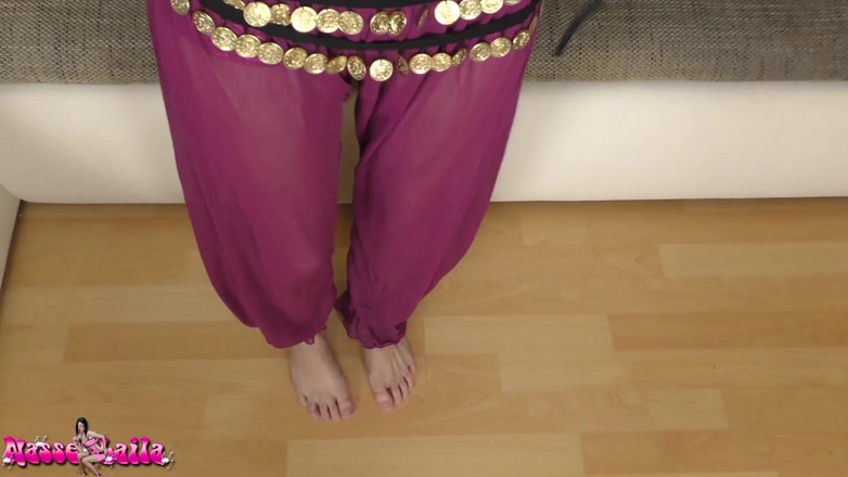Laila Banx: Mega leche para la necesitada teeny-minx