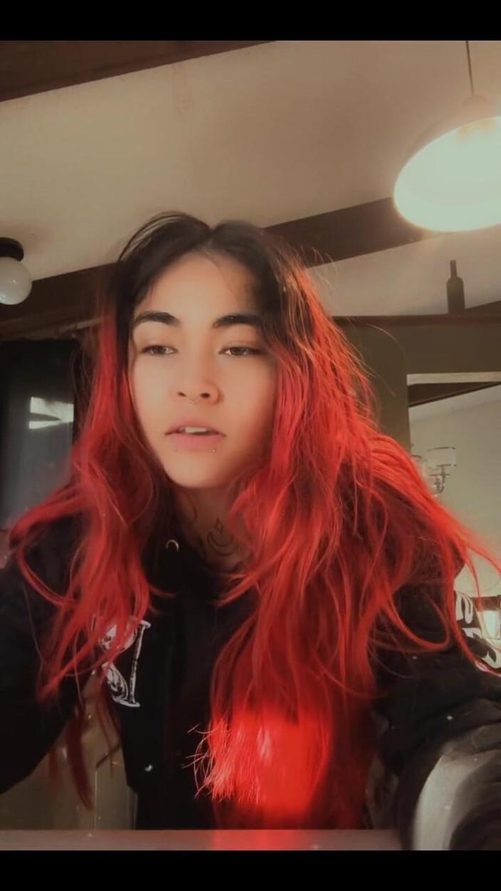 lilRavenFox: बहुत सारा पानी पीएं और मेरा pr0n खरीदना न भूलें!