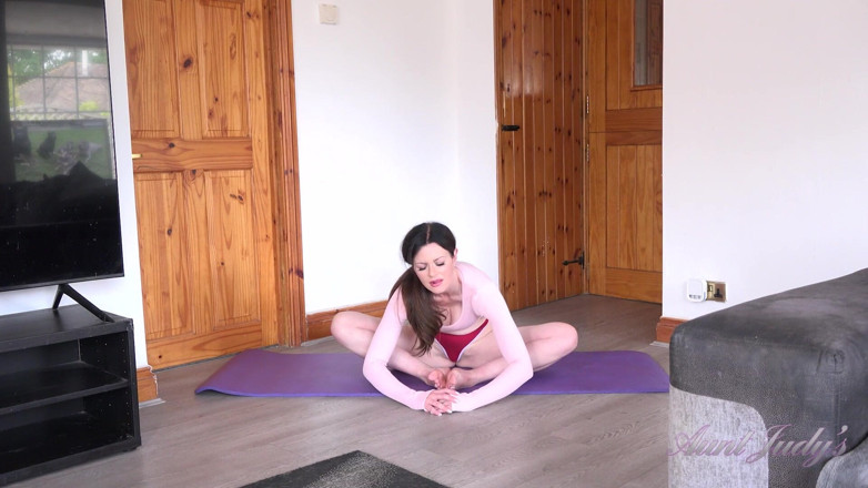 Aunt Judy's: Auntjudys - Watching Hot Busty MILF Jessica Sin Working Out