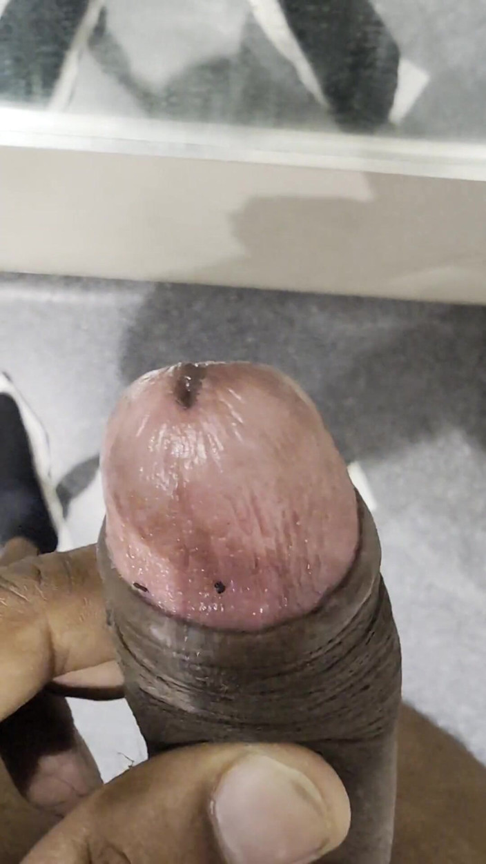 Mrhorny4u96: ชายแท้ถูกจับได้ว่าชักว่าวในห้องน้ําสาธารณะ