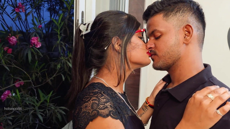 HOTSEXXX86: Soția indiană are nevoie de o casă proprie, spune soțul...