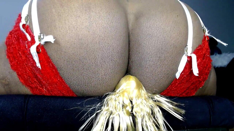 Maeling: Bimbo Brat Ass Face Sitting - Ebony Giantess