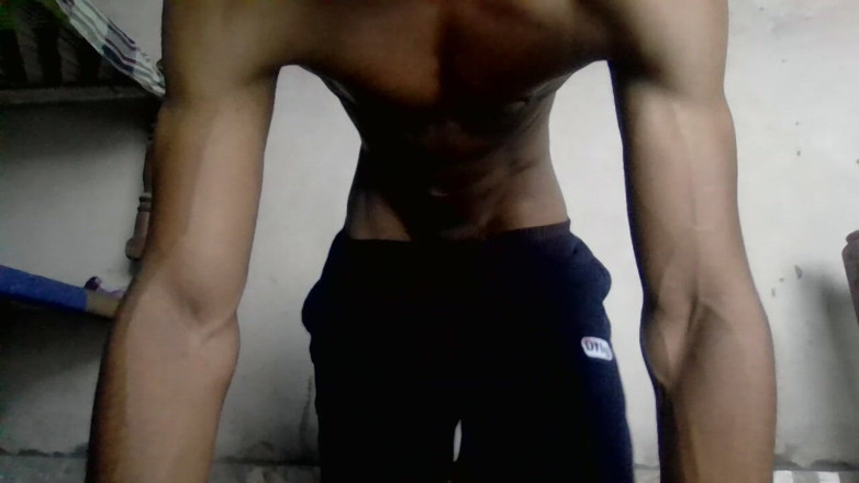 Asthetic teen: Dospívající chlapec ukazuje své sexy tělo
