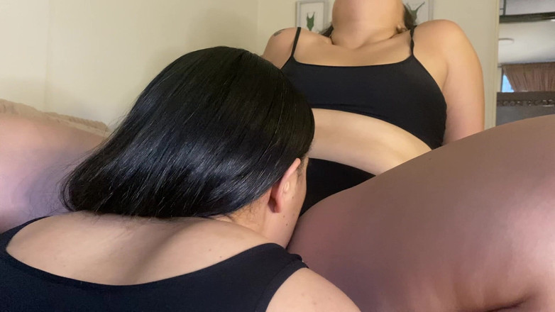 MeliMack: Mijn beste vriend eet mijn poesje nat totdat ik klaarkom