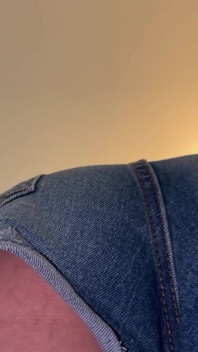 Sudut pandangan pertama Sesi Kentut Dalam Seluar Jeans Pendek - Blast Kentut