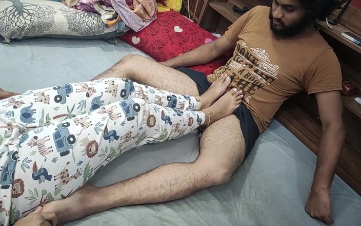 Vaigavarun Feet romance: अंटे फोड़ने के साथ पैरों से चुदाई
