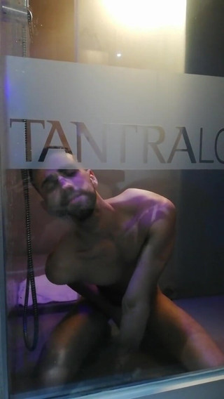LuckyGuyLover: Fazendo um show em um banho de vidro