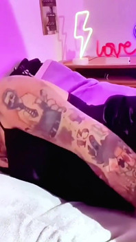 Trans sürtük Emma Ink komşusunda yüksek sesle inliyor