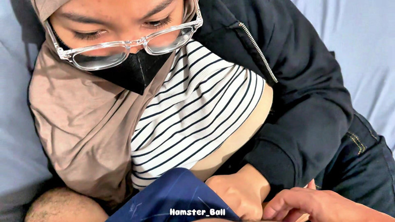 Hamster_Ball: 一个戴穆斯林头巾的熟女女仆出轨,然后性交