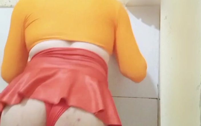 Carol videos shorts: 彼女の赤いパンティーを使用して、