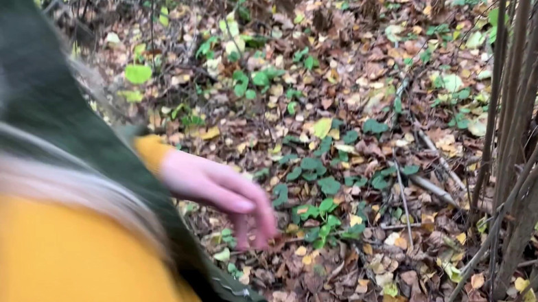 Aleks Sam: Berambut perang di hutan bercinta berdiri dengan orang yang tidak...