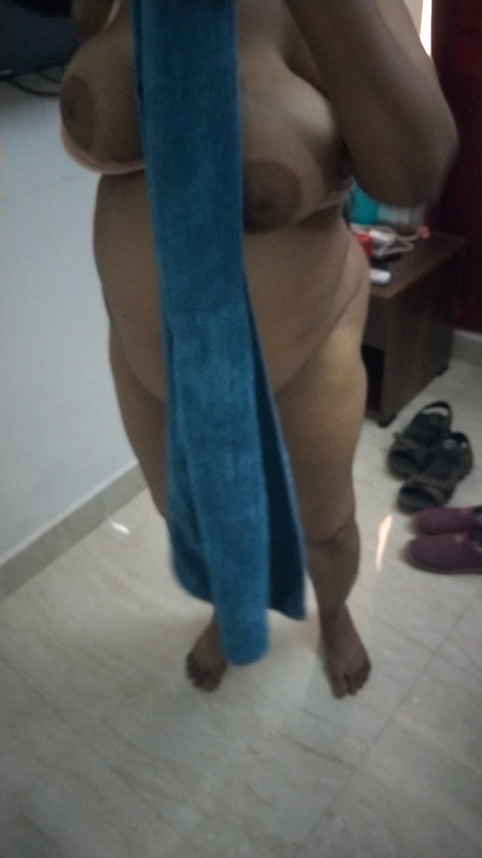 Benita sweety: Hot Towel Dance