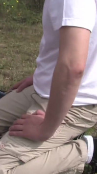 La signora matura cavalca il cazzo di un ragazzo più giovane