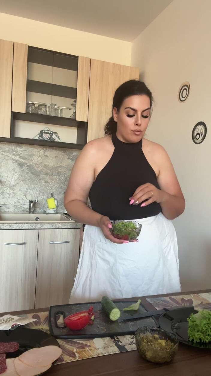 Young_strawberry: Mẹ kế nấu ăn bloopers từ đầu bếp đến thảm họa