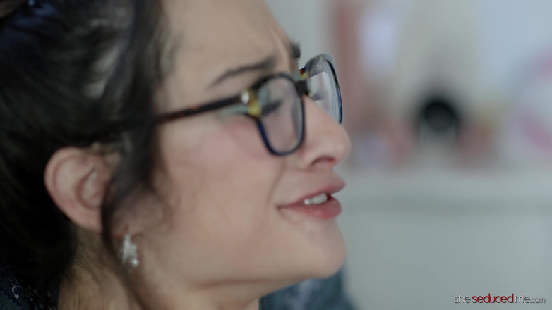 She seduced me: 私の義理の娘を詮索