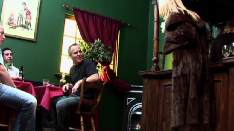 Bitch fucked bareback by big cock: Anal doppelt gefickt ohne gummi mit freunden