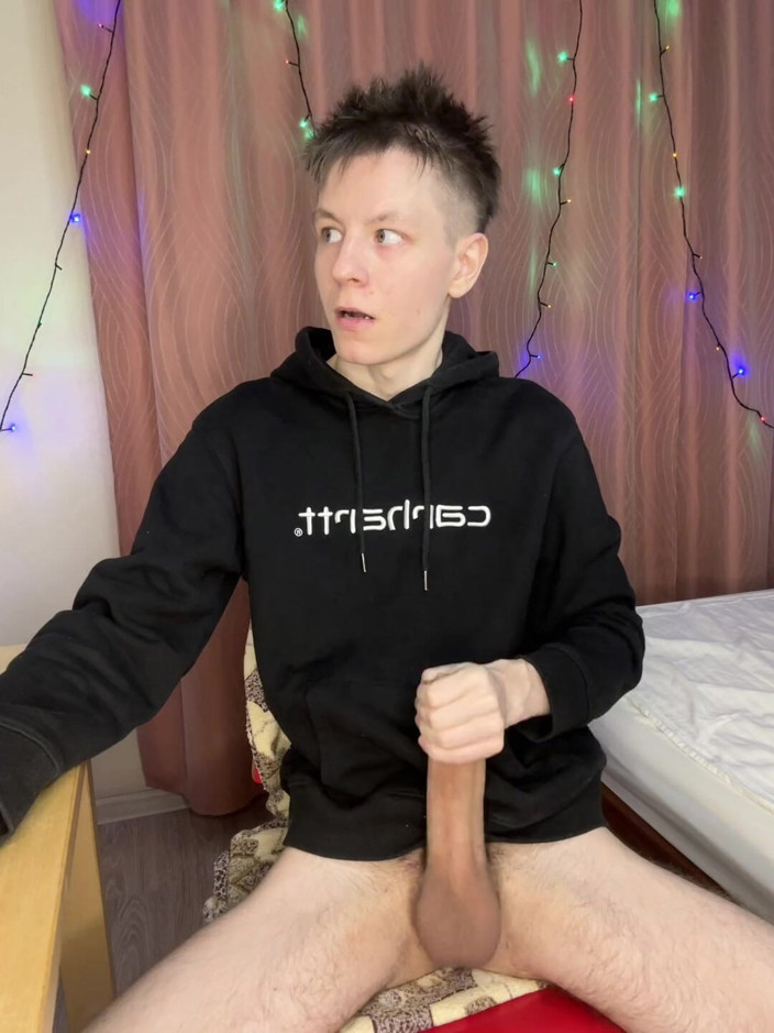 Morflot24: Twink prostata furtingles în timpul pompă intens solo mână