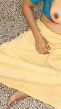 Tetangga seksi ini dientot habis-habisan sama cowok kampung sampai toketnya digodain
