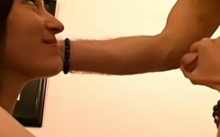 Homegrown Handjob: Debbie knows how to stroke the flute