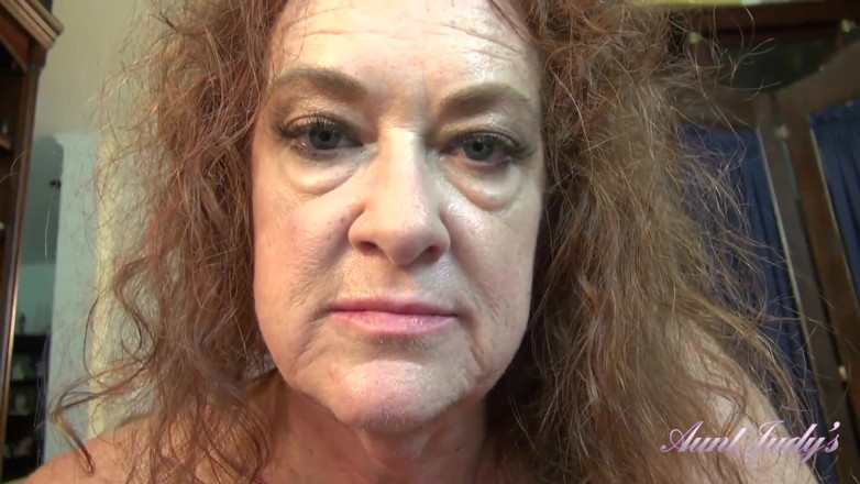 Aunt Judy's: Auntjudys - azgın olgun üvey teyzen Bayan Ginger seni mastürbasyon yaparken yakalıyor (pov)