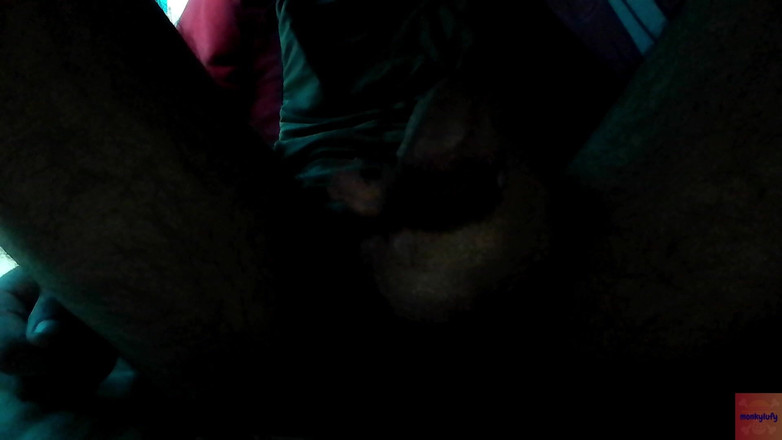 monkylufy: 変態ビデオに合わせてオナニー