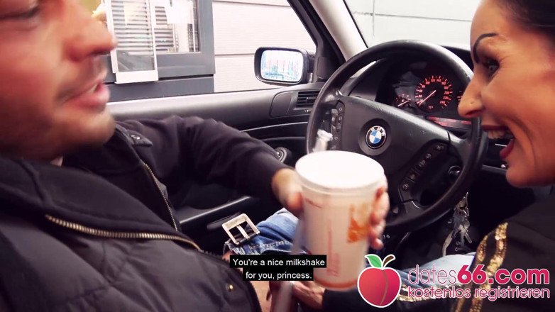 Dates66: Sidney dark nyepong kontol hot di drive thru!