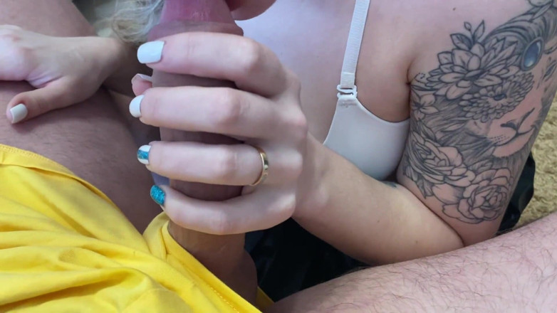 Sweet Hot mouth: 甜美的口交，美丽又爱的大鸡巴 - 射在脸上，舔手指射精