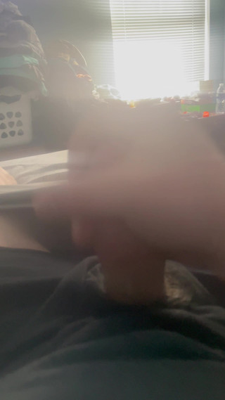 Alpha Starfox Solo: Hombre heterosexual amateur masturbándose hasta que la polla gorda y...