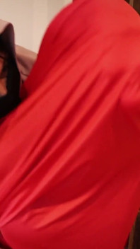Kiki Daniels eingewickelt, gefesselt, gekitzelt und geknebelt in einem Spandex-Cocoon von...