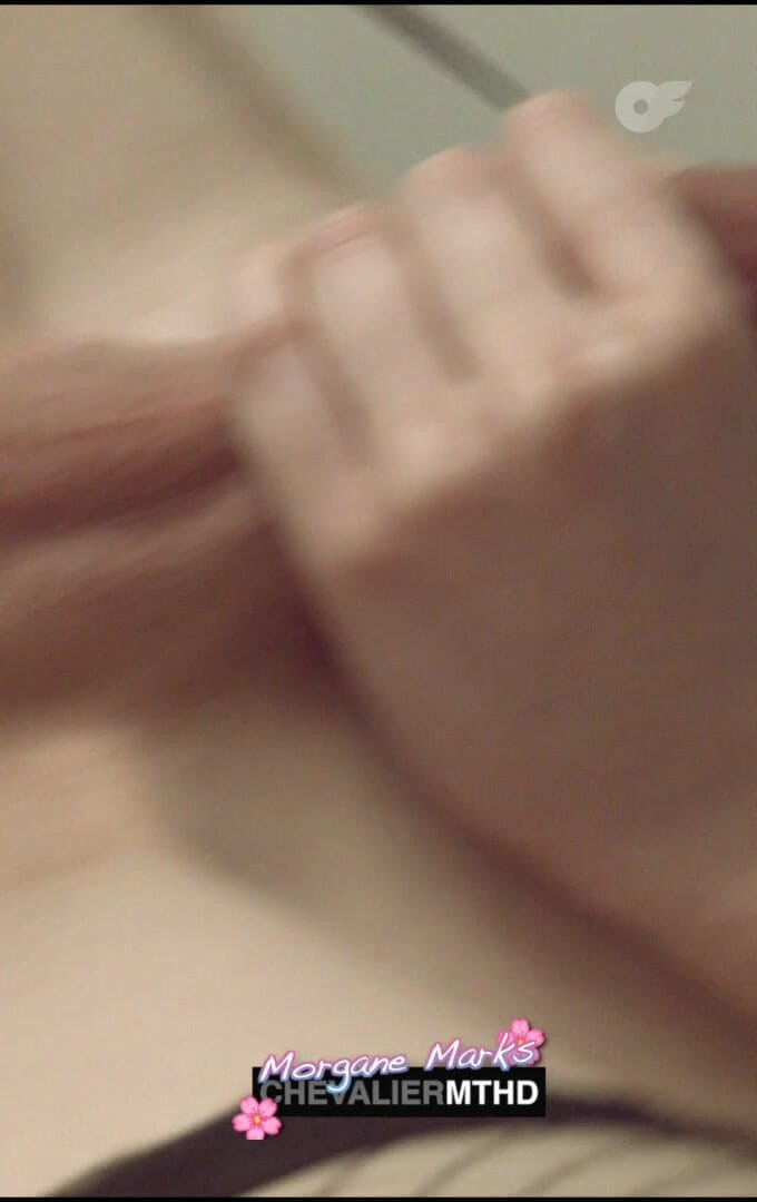 Dorian DomTop: Morgane Marks leva vibrador preto sem esforço