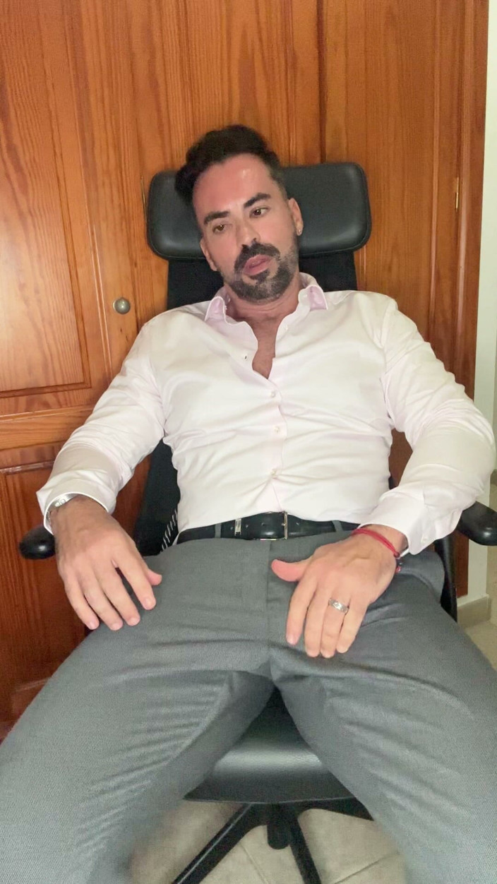 MaelHunter: I Masturbate at Home While Wearing a Suit, Right After...