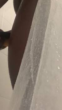 遊ぶ前に素敵なシャワー