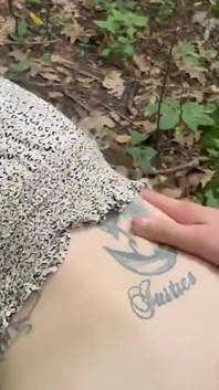 În pădure cu un Skank o ejaculare înăuntru pentru un Jackson