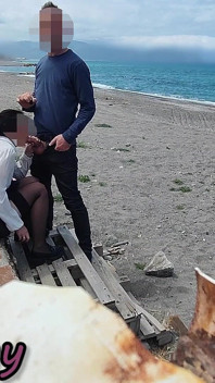 Riskantní kouření čůráka na pláži, učitelka a studentka téměř chycena misscreamy