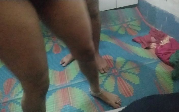 bustypriya: Mi hermosa madrastra sueña con tener sexo con ella