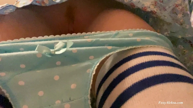 FoxyAleksa: Pod kalhotkami Petite Girl. Sex na veřejnosti v metru. Sexy...