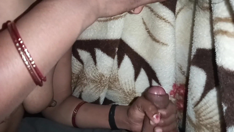 Sexy jaan: Desi radha bhabhi lutschte den schwanz ihres ehemanns und all...