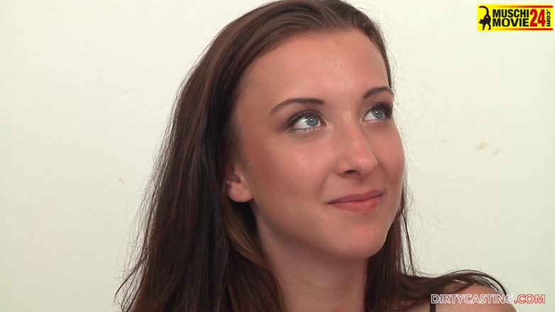Czech Pornzone: Ragazza bollente prende il cazzo duro nella sua dolce fica...