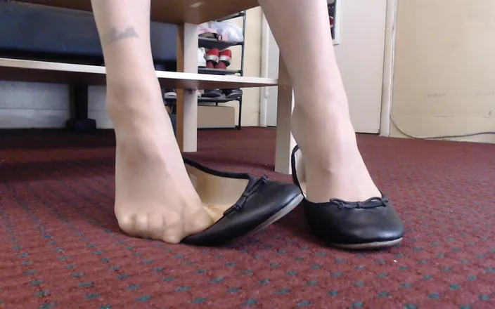 Abby Anna: Pantyhose Ballet Flats Shoeplay