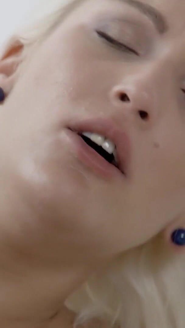 Sexy Blonde Cecilia Scott Erotic Morning Sex (Erotique Sex)