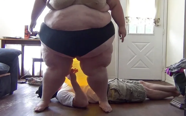 Full Weight Productions: The unpoppable ball &amp; Miss GG