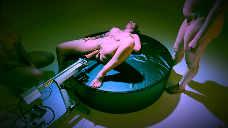 EdgesOfReality: 3 Filles 1 Machine À Baiser