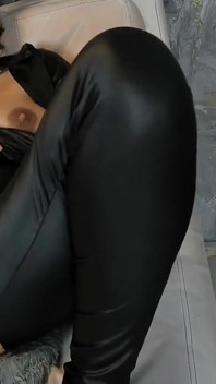 Gode géant dans ma chatte